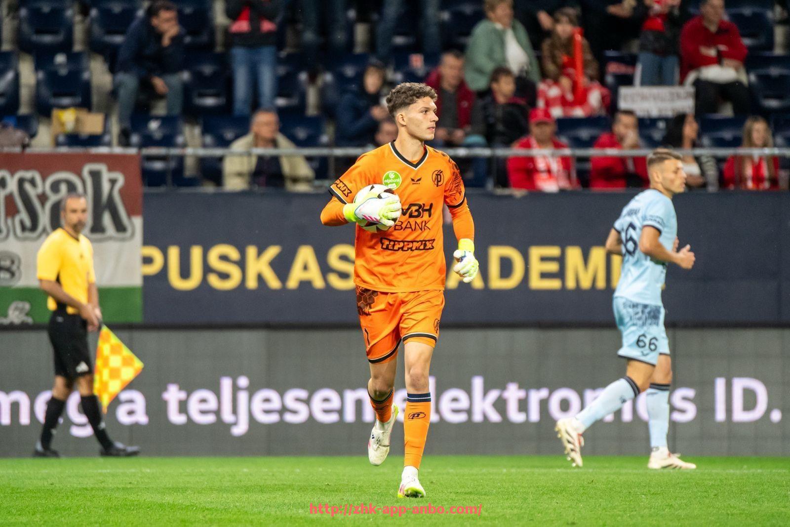 安博体育app下载-新赛季意甲球队最新排名与各轮表现简析